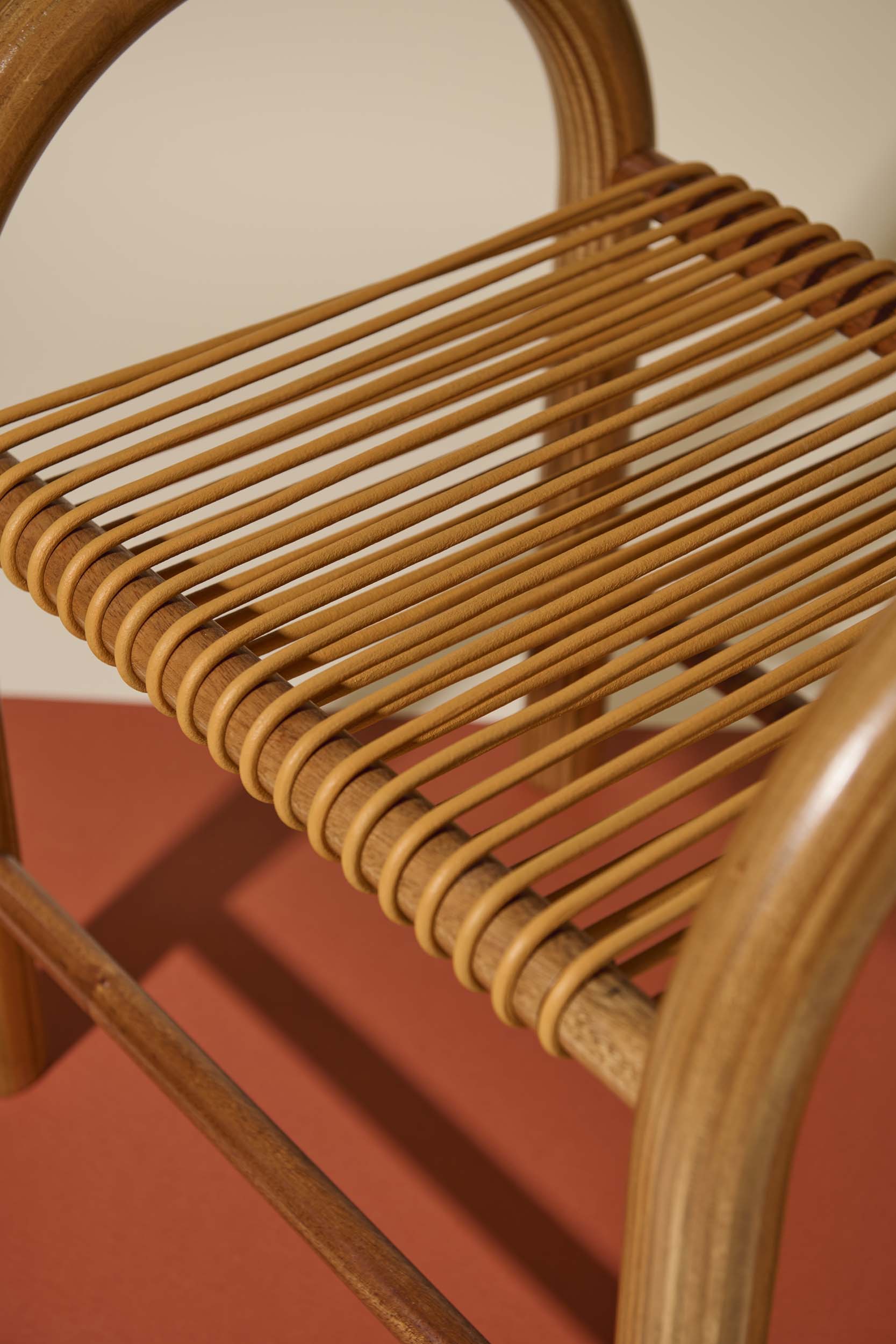 Sgabello in cuoio gialla