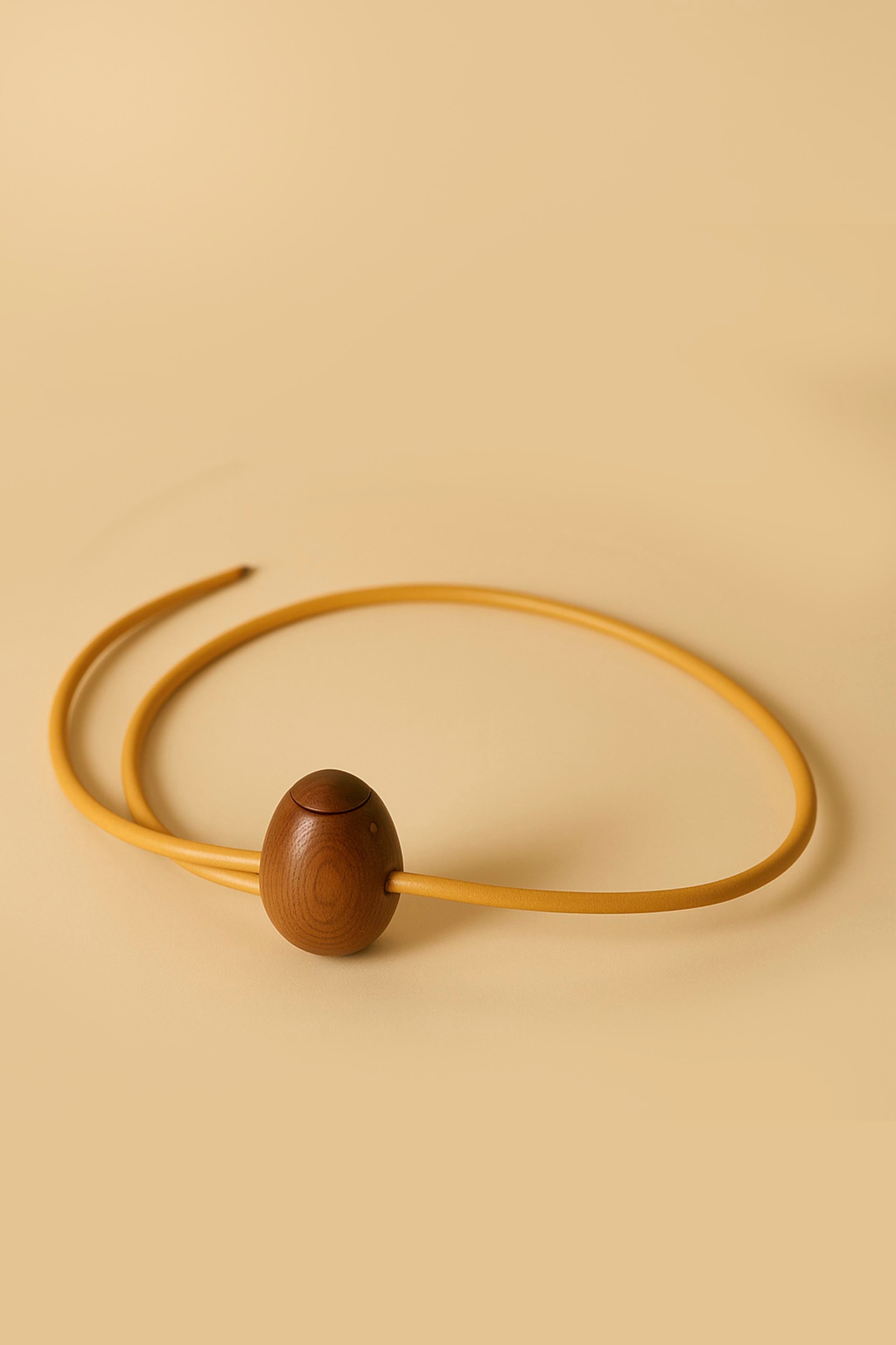 Cintura Uovo / Legno di mogano / Cuoio giallo