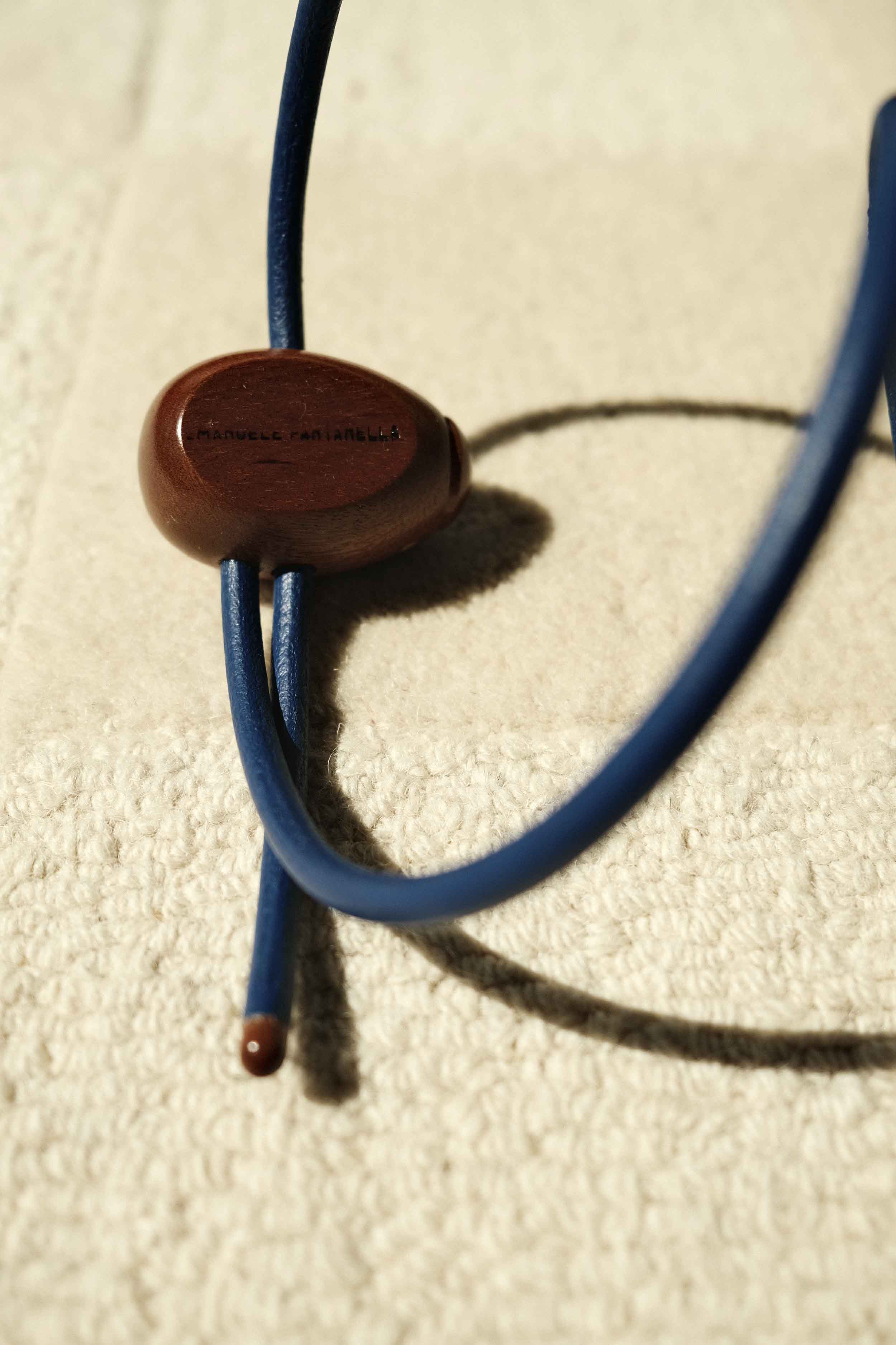 Cintura Uovo / Legno di mogano / Cuoio blu