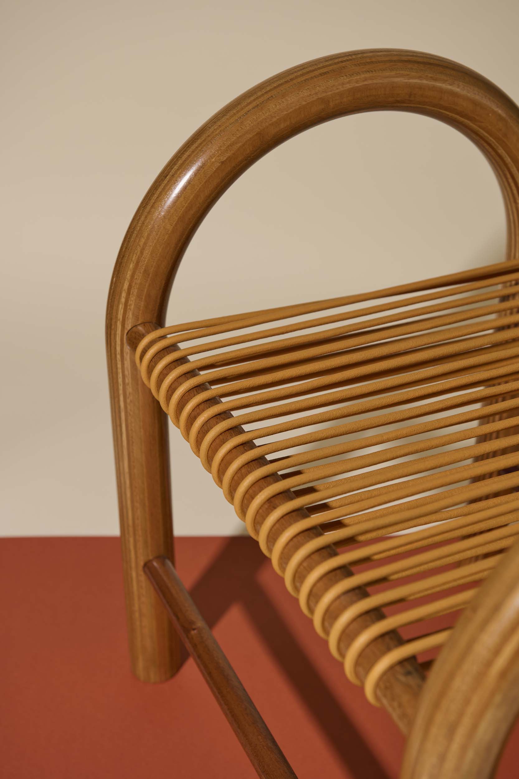 Sgabello in cuoio gialla