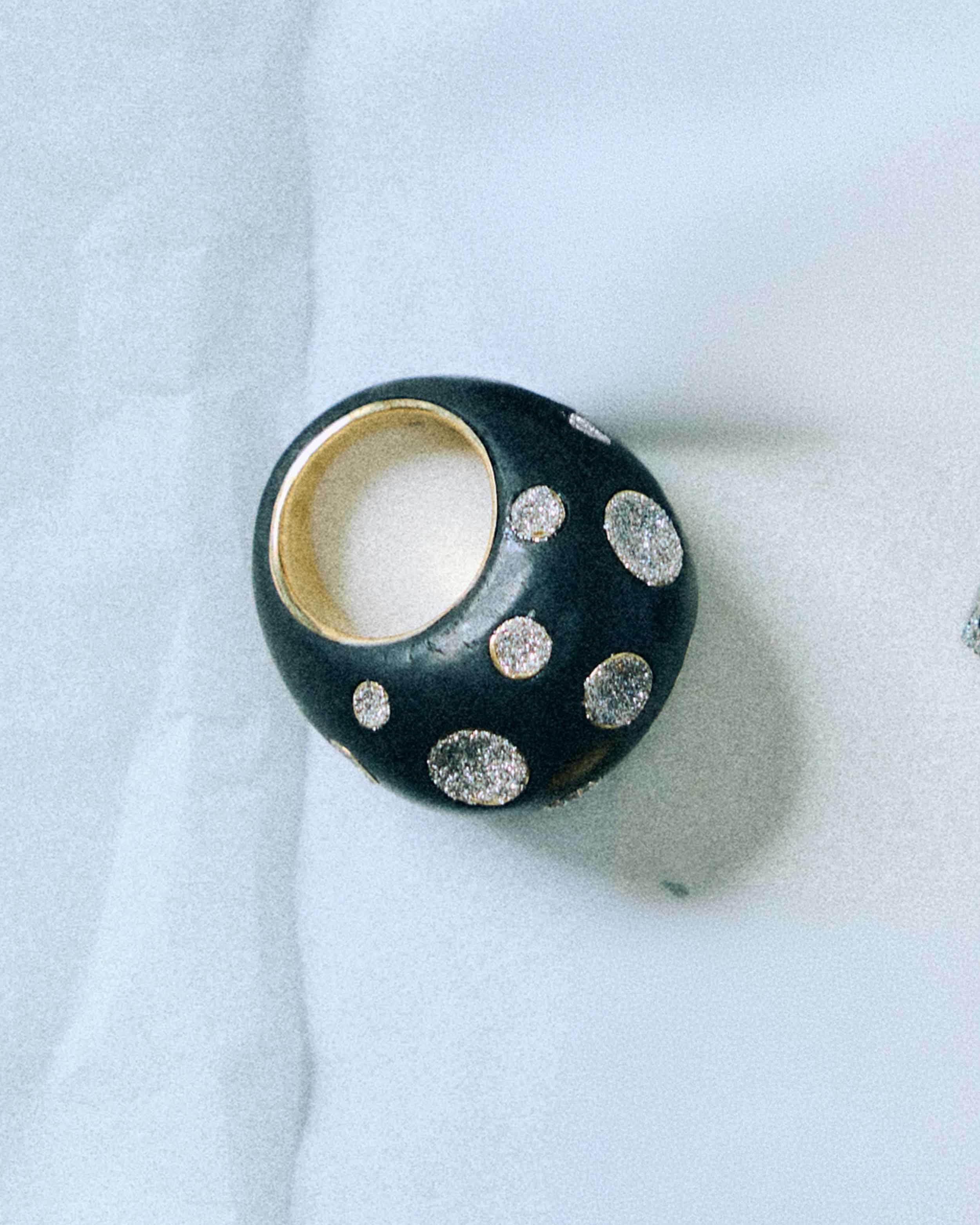 Ring / Ebony Wood / Circular Diamond Dust