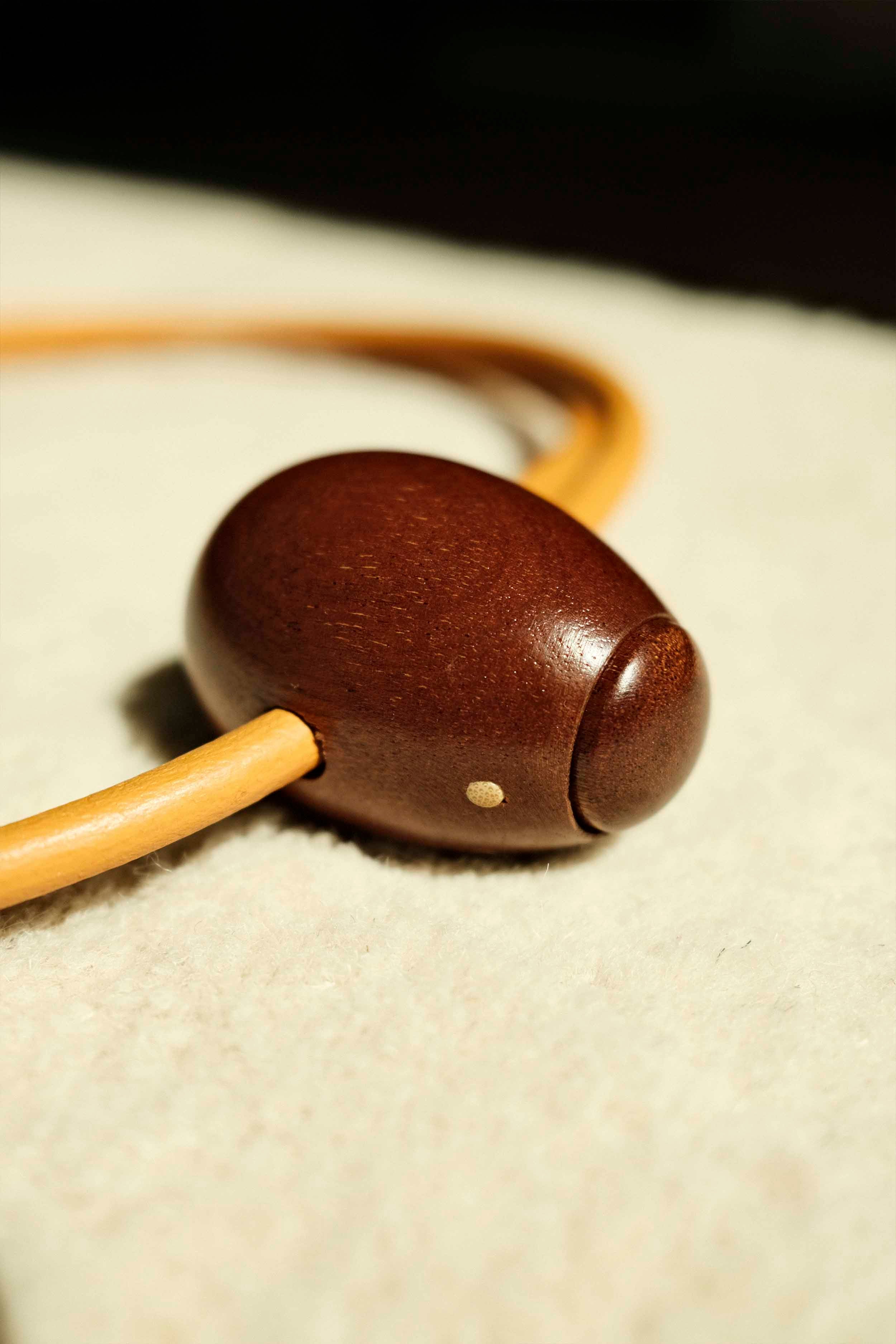 Cintura Uovo / Legno di mogano / Cuoio giallo