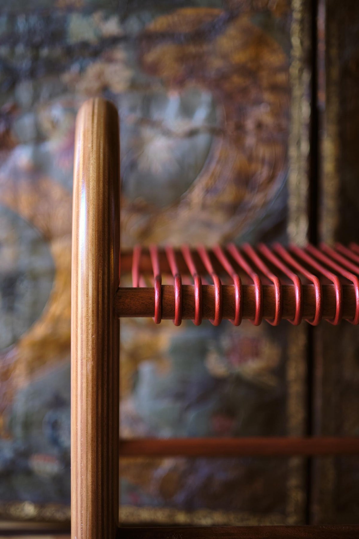 Sgabello in pelle arancione bruciato