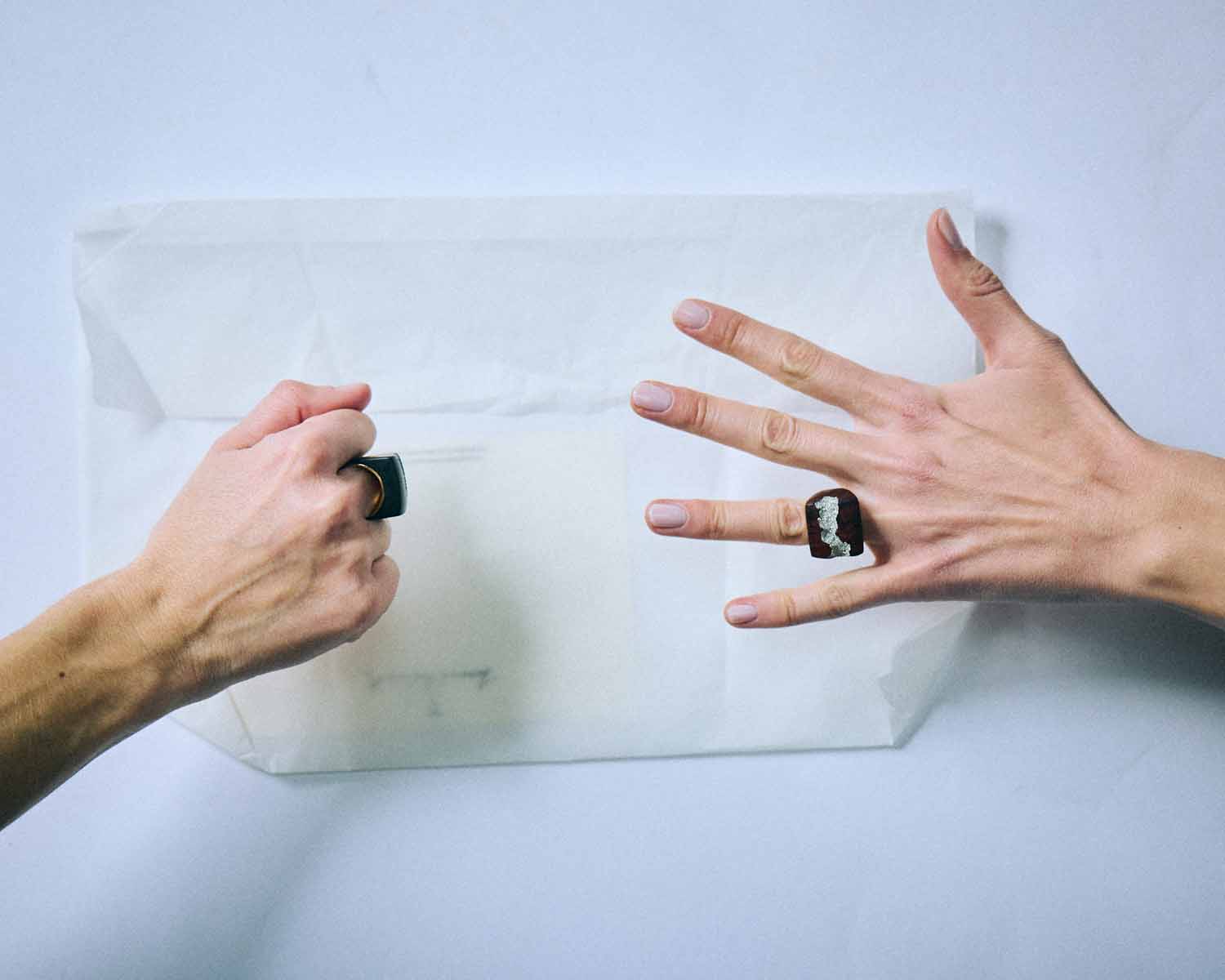 Ring / Rosewood / Diamond Dust