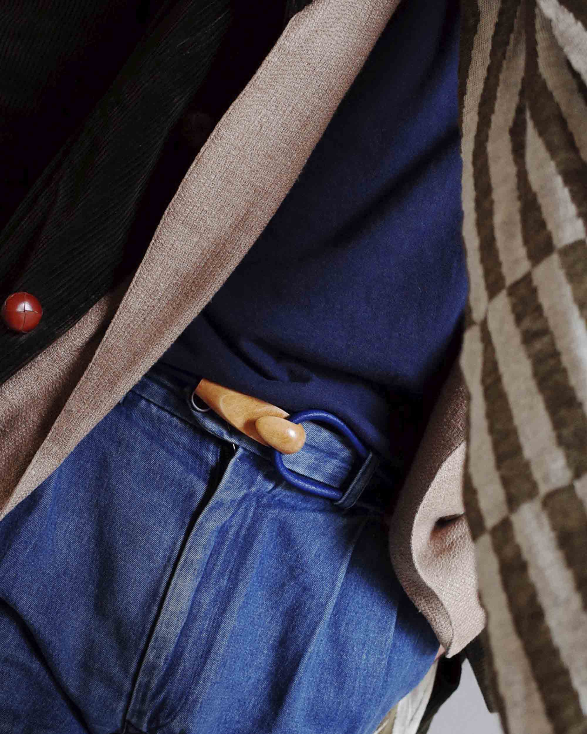 Gancio Belt / Maple Wood / Blue Leather