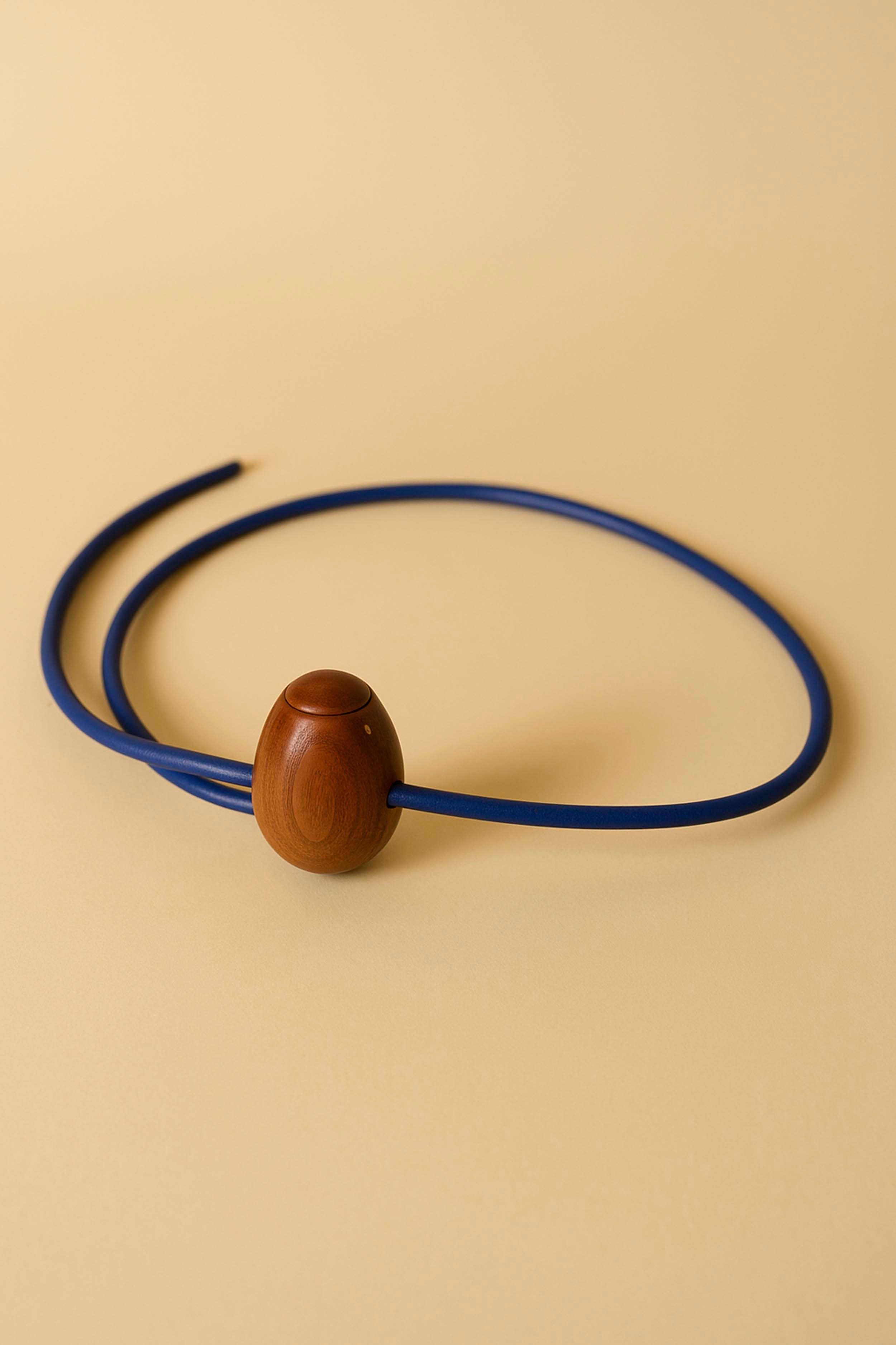 Cintura Uovo / Legno di mogano / Cuoio blu